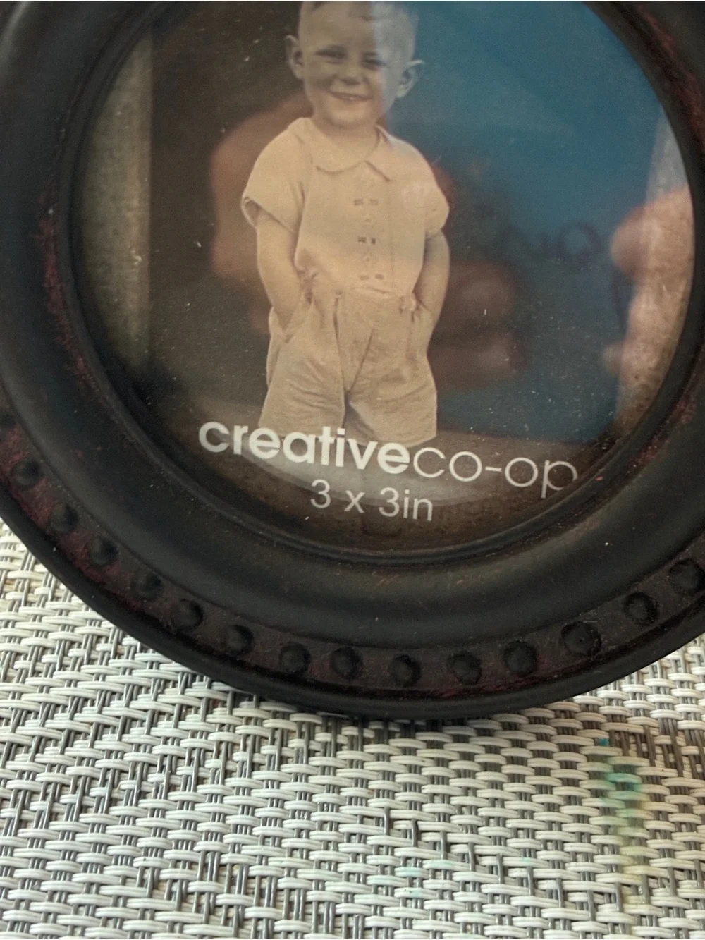 Creative Co-Op Black Round Frame with Bird Accent
